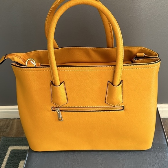 BJ Mustang Handbags NEW - Picture 2 of 8